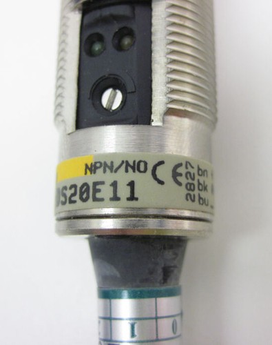 Omron E3FM-DS20E11 Cylindrical Photoelectric Switch w/ Amplifier - Picture 4 of 7
