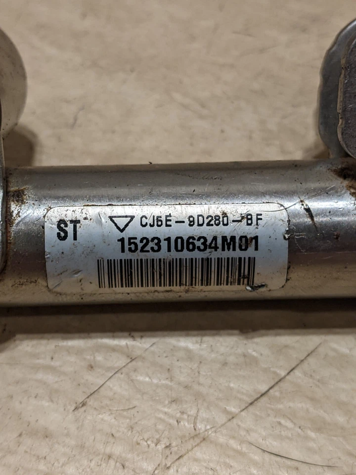 2015 FORD FOCUS ST 2.0 ECOBOOST РЕЛЬСА ТОПЛИВНОГО ИНЖЕКТОРА - Изображение 3 из 4