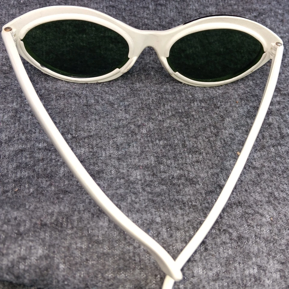 Gafas de sol vintage blancas y negras con lentes verdes, ojo de gato para damas, en muy buena condición Foto 4 de 4