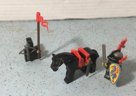 1992 LEGO BLACK KNIGHTS SET# 6009-BLACK KNIGHT 24pcs 1FIG 1HORSE w/INSTRUCTIONS