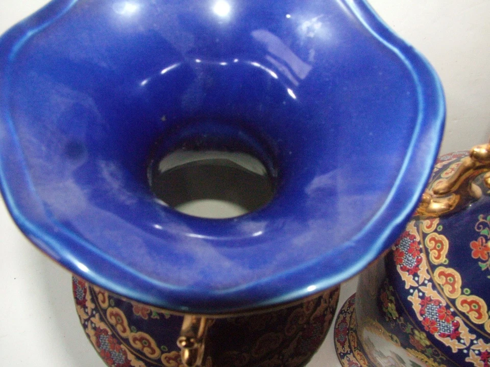 2X Large Vintage Japanese Chinese Blue Satsuma Geisha Chinoiserie Gilded Vases - Image 4 of 4