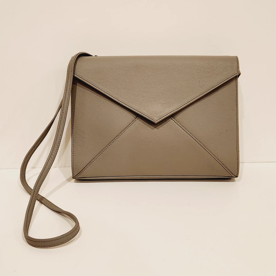 Bolso Sobre RIEN by Penny Vomva Gris - Cuero - Hecho en Grecia - Retirado Foto 2 de 4