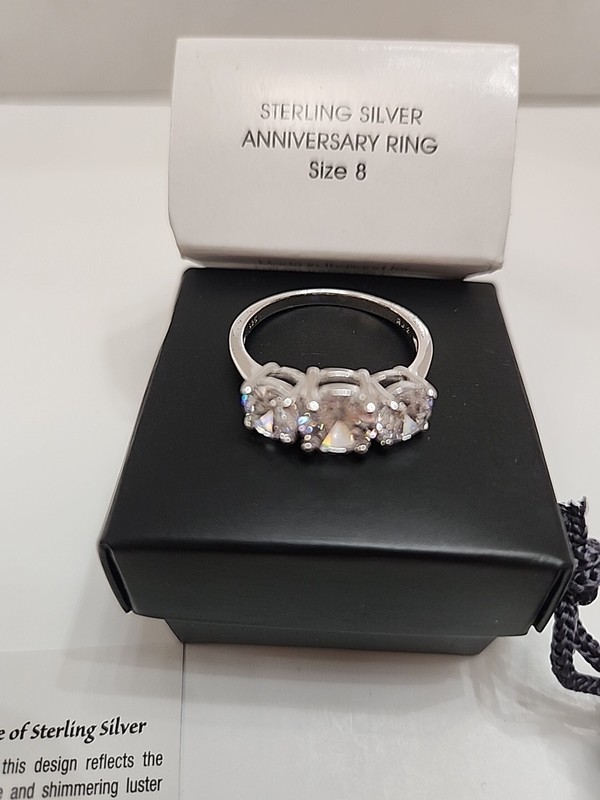  Avon Sterling Silver 3 Stone CZ Anniversary Ring Silver  8, NIB