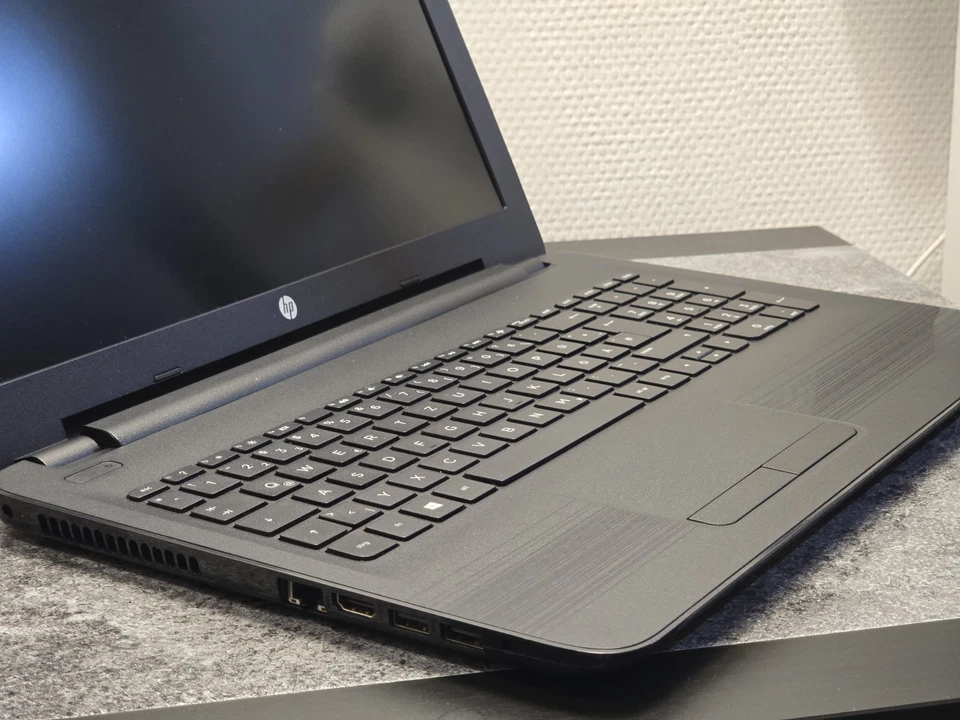 Portátil HP 15,6" Full HD/AMD A10-4 núcleos / 8GB RAM / 1000GB HDD - Imagen 3 de 4