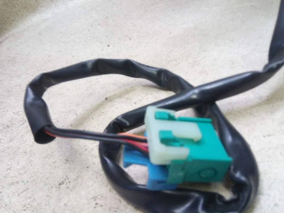 Питание зеркала левого вида для водителя подходит для 02–09 GMC ENVOY x2b-202859 - Изображение 4 из 4