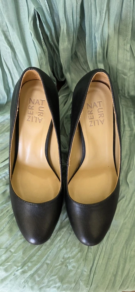 Tacones altos Naturalizer Michelle de cuero negro ~ para mujer talla 7 anchos de EE. UU. Foto 3 de 4