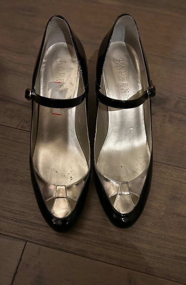Salto anabela Lauren Ralph Lauren ouro preto couro envernizado 3” Mary Jane tamanho 8,5M - Imagem 2 de 4