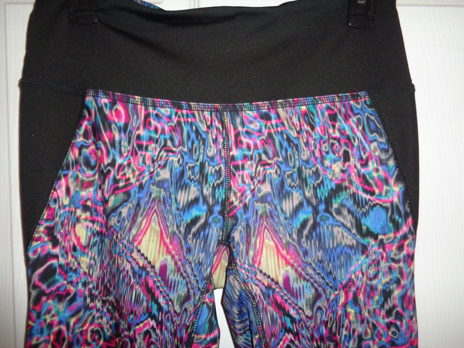 RBX Cropped Capri Leggings Women’s Medium M  Multi Color Print