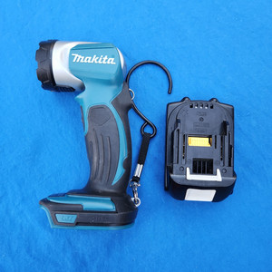 Makita DML802 Cordless L.E.D. 18V Flashlight w/Makita BL1820B 2.0 Ah Battery