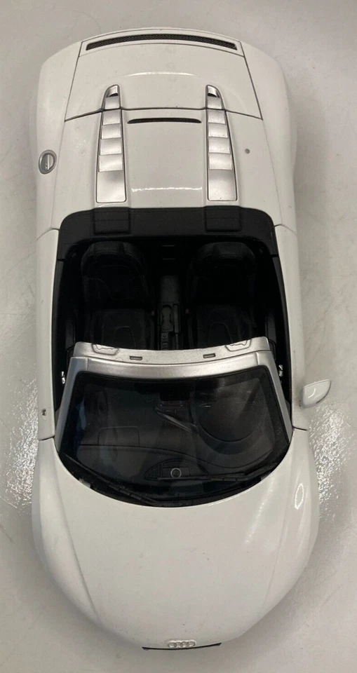 Audi R8 Kyosho 1:18 blanco Foto 4 de 4