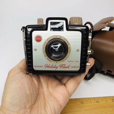 VINTAGE 1950s KODAK BROWNIE HOLIDAY FLASH CAMERA Original Strap