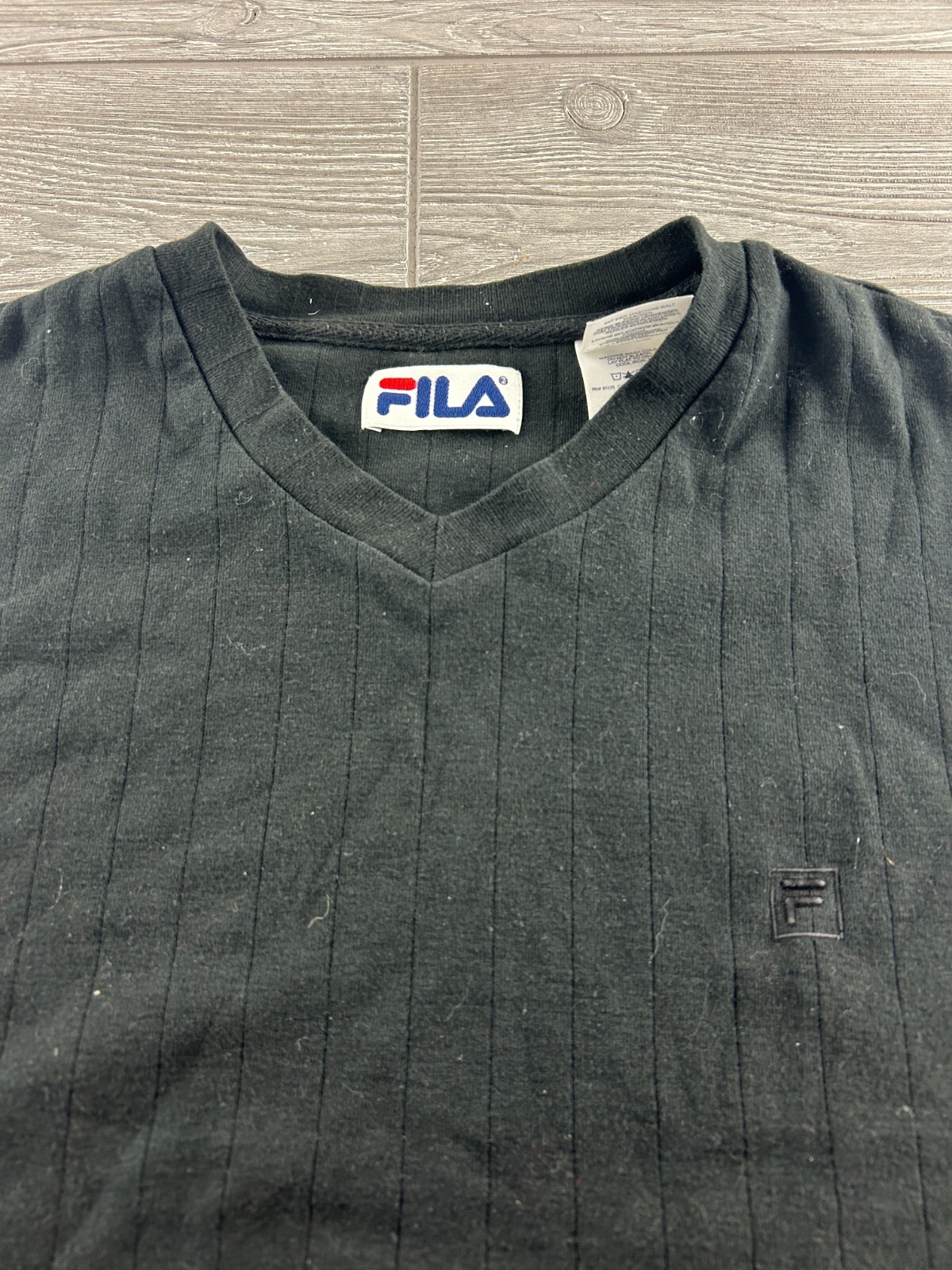 Camicia uomo scollo a V manica corta a costine marca Fila Taglia Large nera leggera