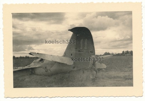 Foto russisches Flugzeug Wrack an der Ostfront bei Nowgorod ! 1. Armeekorps !