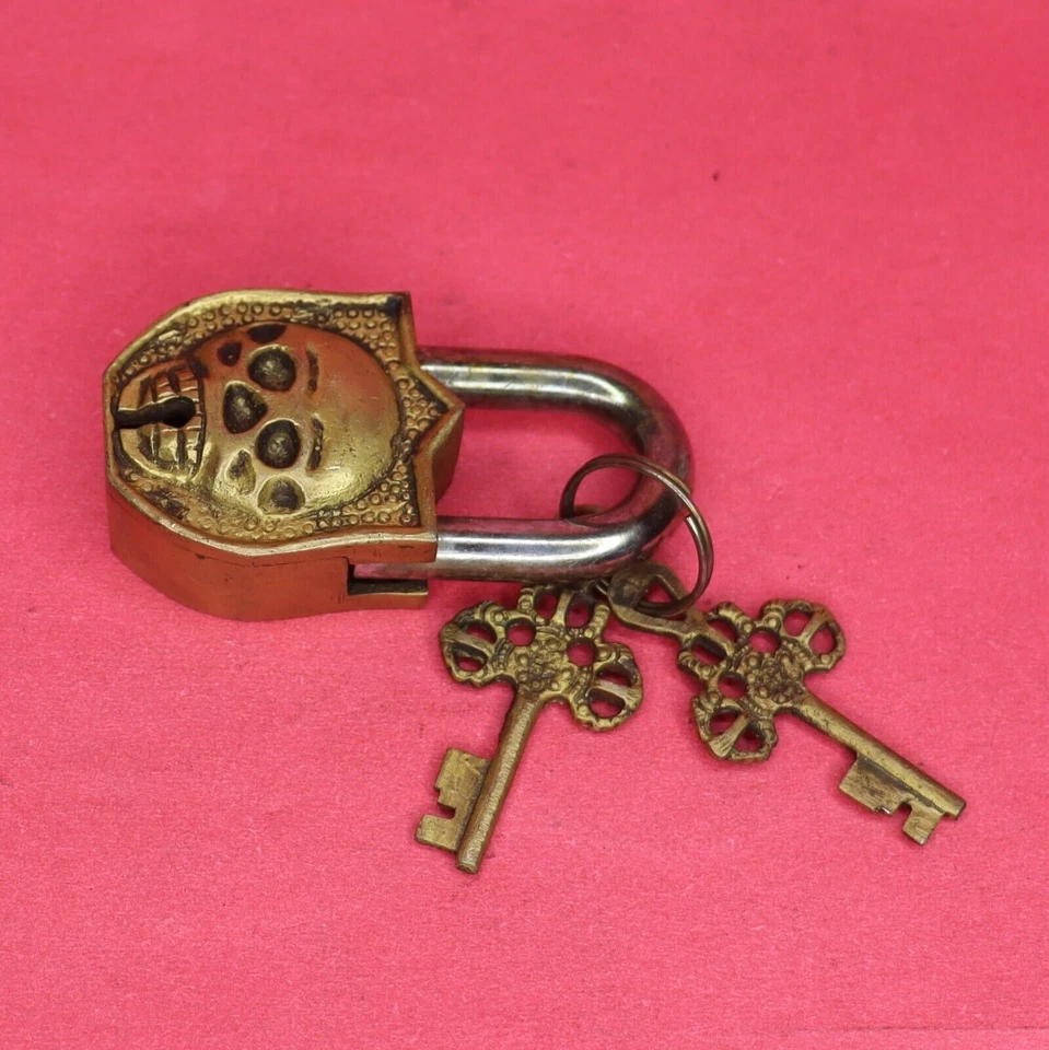 Candado Grabado Calavera Dorada Estilo Antiguo con Llaves de Trabajo Hecho a Mano Sujetadores Cerradura Foto 3 de 4