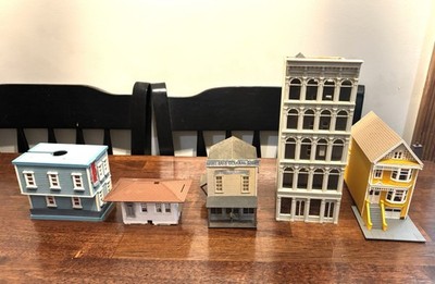 HO Scale Buildings And Structures Used Assembled Lot Of  5