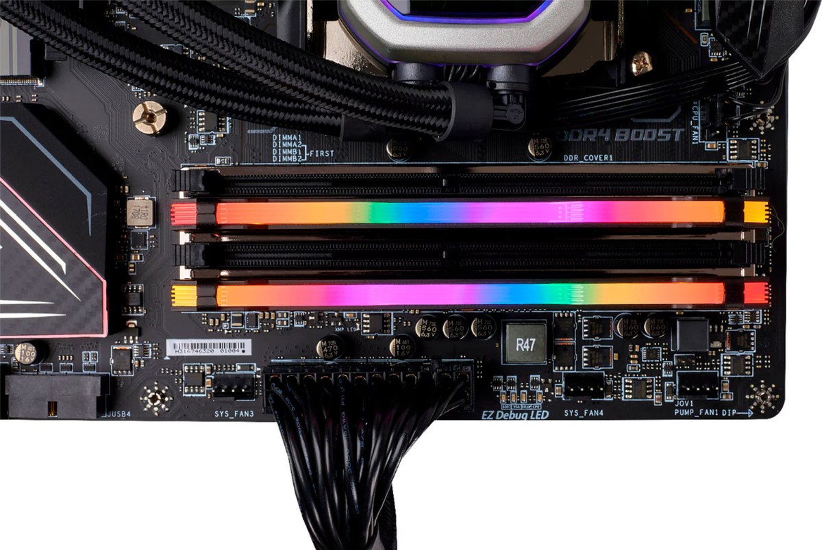 CORSAIR - VENGEANCE RGB PRO 16GB (2x8GB) DDR4 3200MHz C16