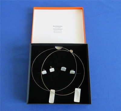 Staatsgeschenk Christine Bachmann Schmuck Set Muschelkreation Ketten & Ohrringe 