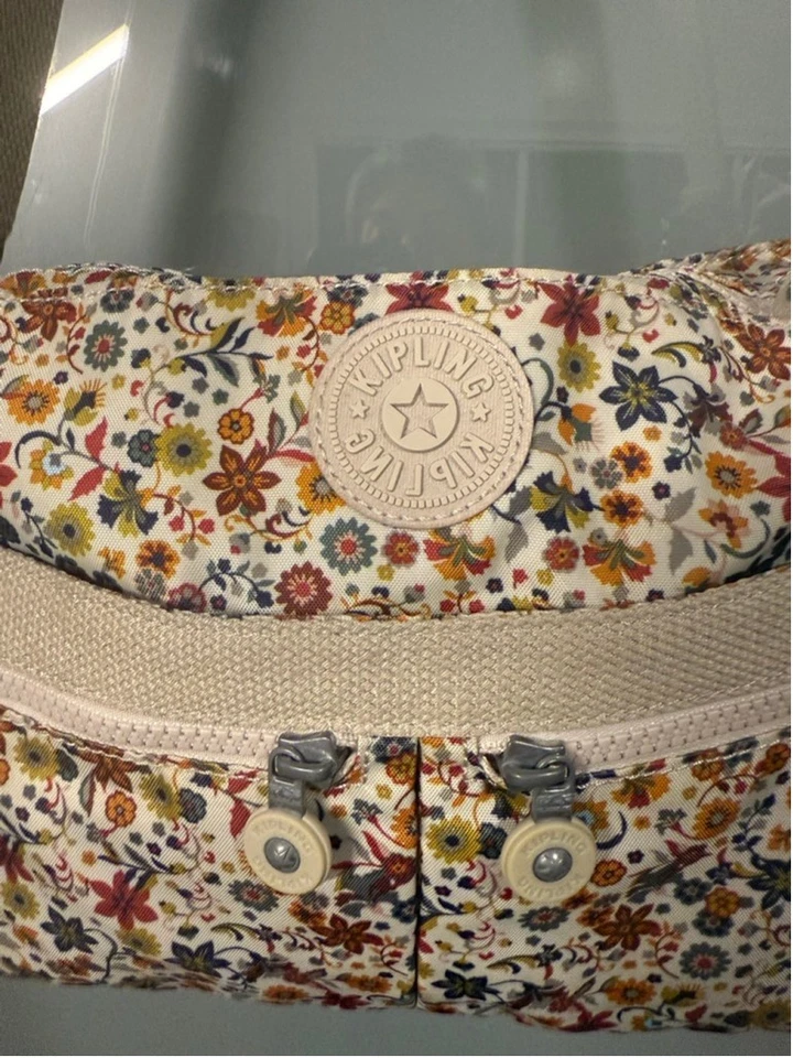 Сумка через плечо Kipling Chatty Daisy разноцветный цветочный кремовый регулируемый ремень - Изображение 4 из 4