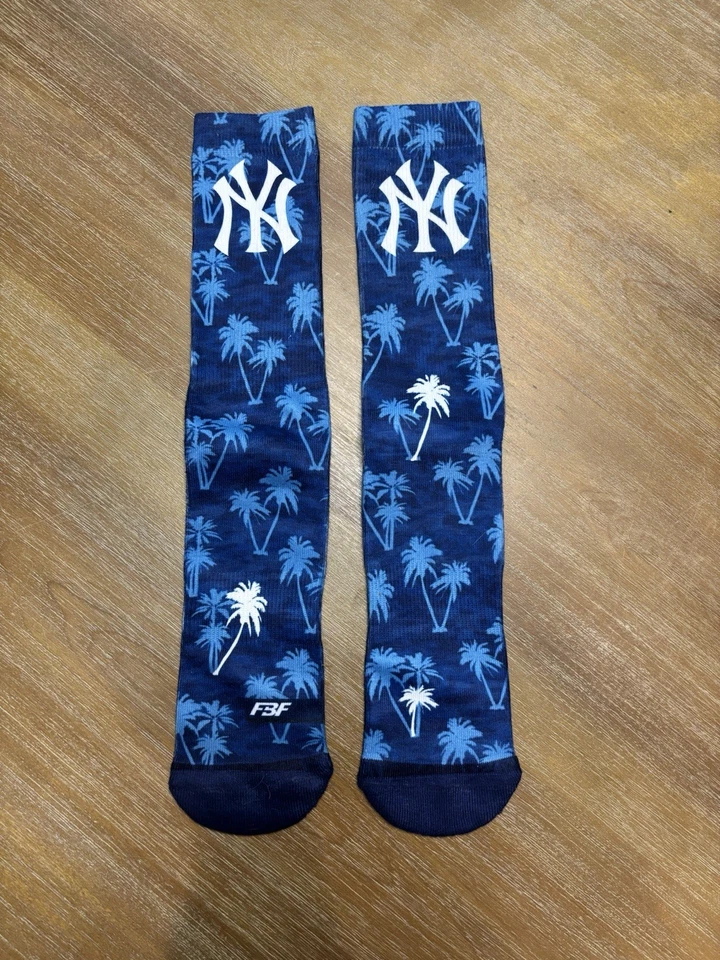 New York Yankees For Bare Feet Socks - Size Large - Image 2 of 3