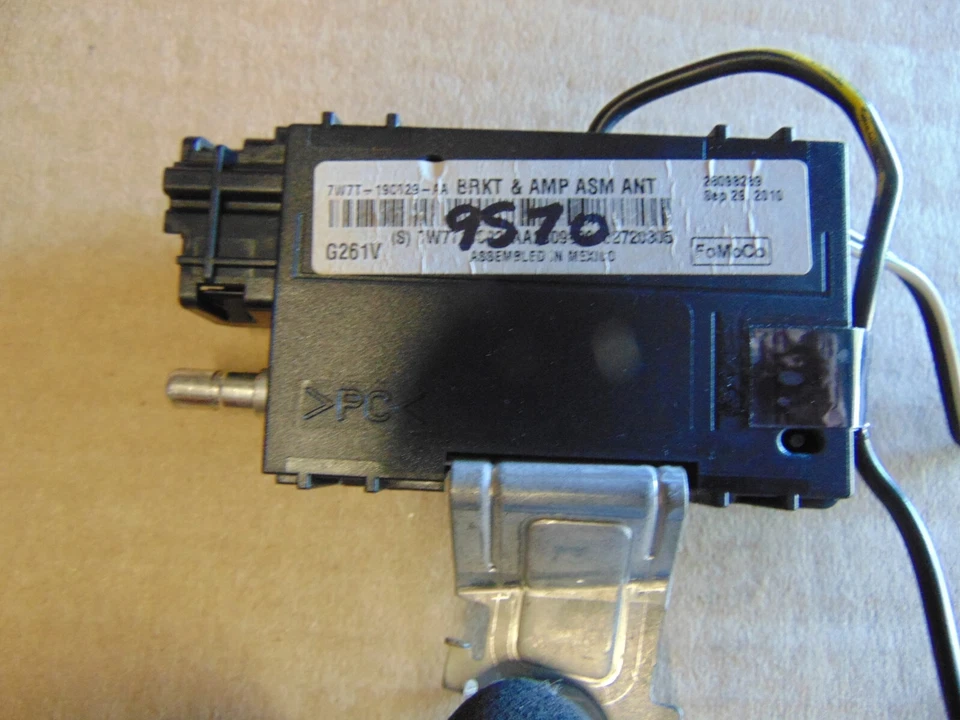 05-11 CROWN VICTORIA ANTENA TRASERA SOPORTE Y AMPLIFICADOR CONJUNTO 7W7T-19C029-AA #9570 Foto 2 de 2