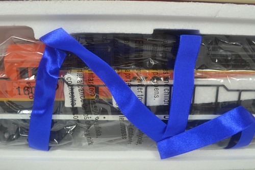 LIONEL 6-38353 BNSF GP-38 DIESEL ENGINE, MINT-BOXED - Picture 4 of 6