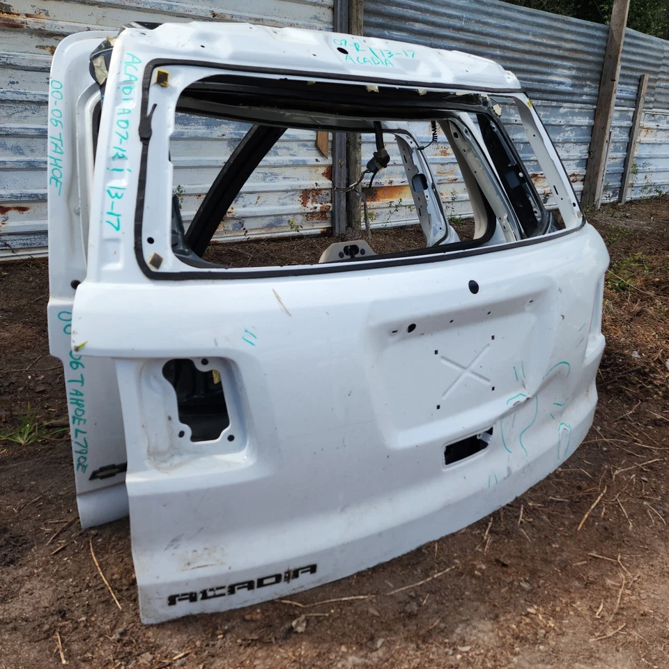 GMC Acadia Liftgate Hatch DENTED (SEE DESCRIPTION) Foto 3 de 4