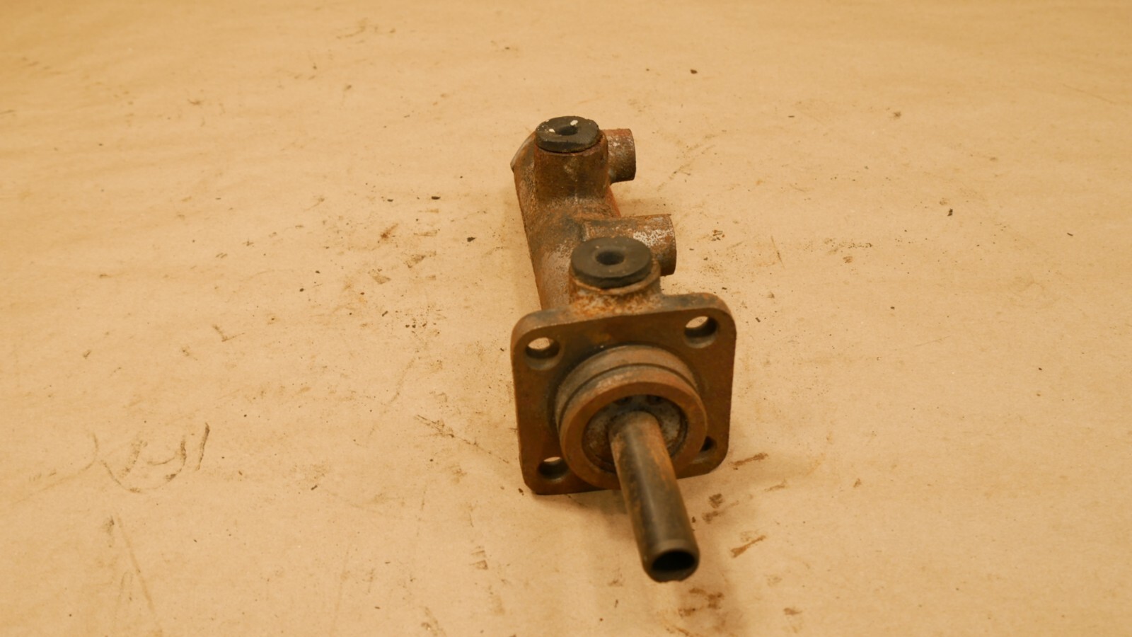 Ferrari 208 308 Mondial Brake Master Cylinder RHD PN 1405985
