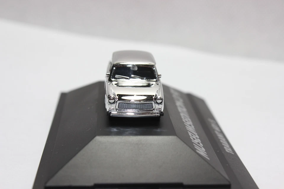 hg4854, Alter Herpa Trabant Trabi 601 mit spiegelnden Effekt PC OVP 1:87 / H0 - Bild 4 von 4