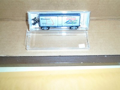 MICRO TRAINS #21373 40' STD PLUG DOOR BOX CAR-MISSOURI STATE CAR- #MO 1821 N