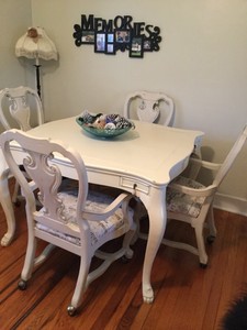 Antique Dining Room/Kitchen Table With Claw Feet And 4 ...