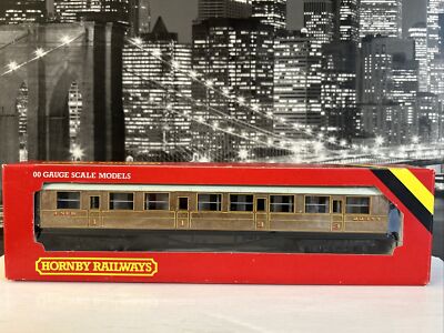 Hornby R435 LNER Composite Coach No 22357 in LNER Teak livery Excellent Boxed