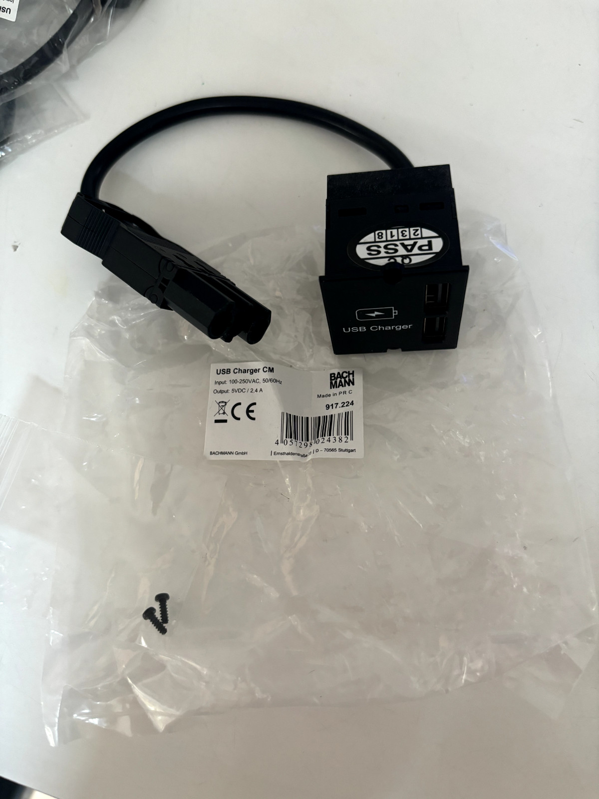 Chargeur Bachmann 917.224 noir universel pour éviter les pannes de batterie