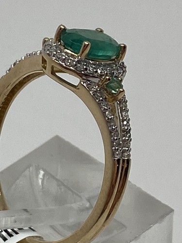 10K Yellow Gold Oval Shape Emerald and 0.20ct twt Diamond Halo Ring Gemstone New - Picture 10 of 12