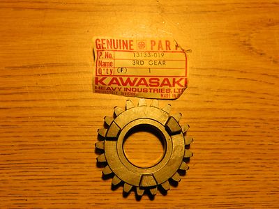 KAWASAKI NOS OEM 3RD. GEAR OUTPUT SHAF/21T 13133-019 F5 , F8 BISON,F9 70-75