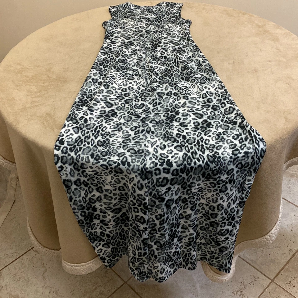 Платье макси Tiana B женское серое с анималистическим принтом с избытком шеи без рукавов размер XS - Изображение 2 из 4