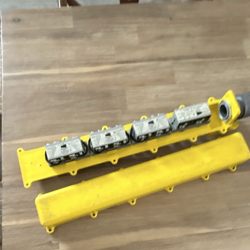 Ericson Series 55/56 NEMA Type 4 Yellow 4-Outlet Wall-Mount Enclosure