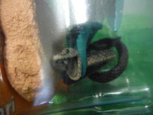 FIGURA SERPIENTE MAMBA NEGRA SCHLEICH WILD LIFE #42322 CON BASE VEGETAL HIGHOUT *NUEVA* - Imagen 4 de 7