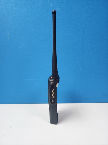 Motorola HT1250 UHF AAH25RDF9AA5AN Two Way Handheld Radio Only - Picture 4 of 6