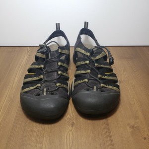 keen mens hiking sandals