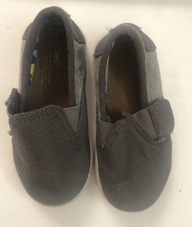 TOMS Luca Zapatillas Gris Sin Cordones Niños Niños y Niños’s Lugar Sandalias 2 piezas Talla 6 Foto 3 de 4