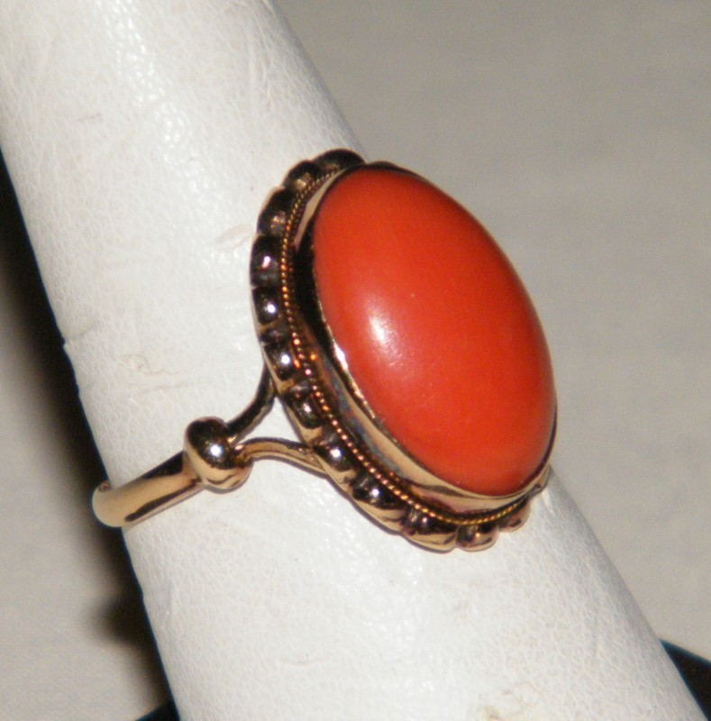 Antique Vtg 18K Yellow GOLD NATURAL ORANGE CORAL RING Oval Cabochon Solitaire