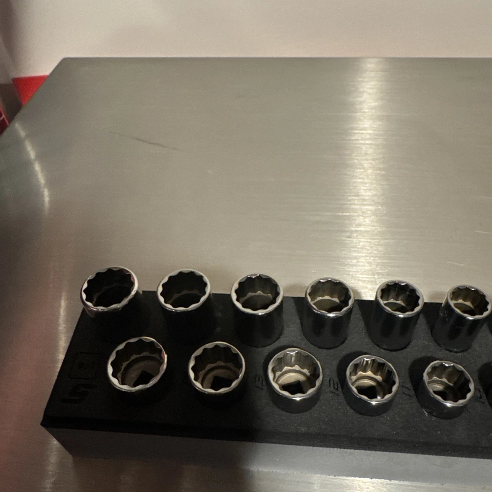 Snap On 22 pc metric 5-15mm shallow deep 12 point socket set in foam new - Image 2 of 4
