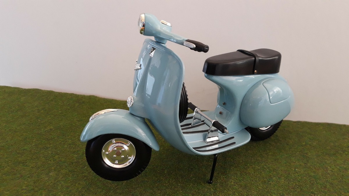 scooter VESPA SPORTIQUE bleu clair 1/6 métal XONEX moto scooter VESPA SPORTIQUE bleu clair 1/6 métal XONEX moto