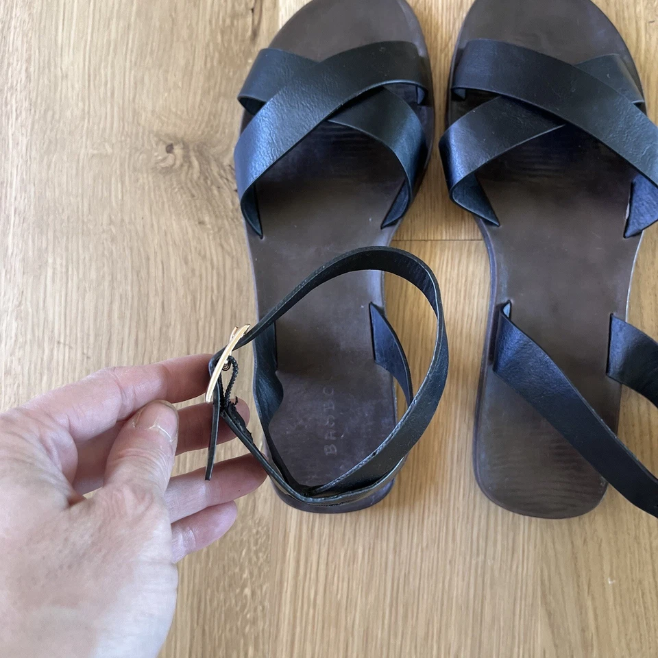 Sandalias de bambú para mujer negras gladiador talla 7,5 correa cruzada planas punta abierta Foto 3 de 4