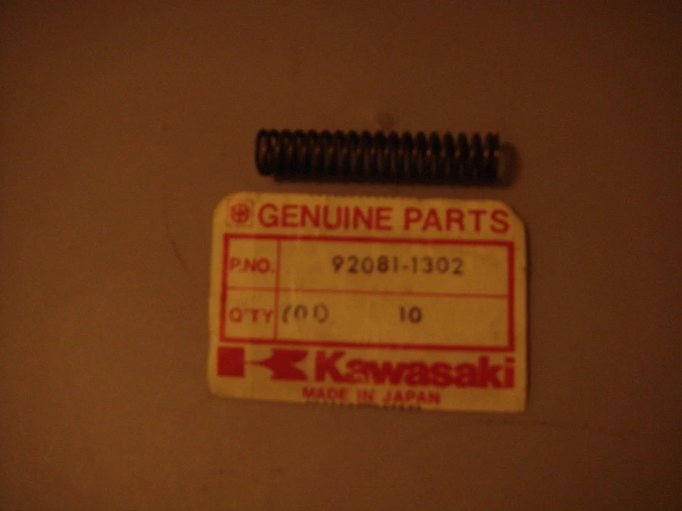 Новая из старых запасов пружина натяжителя Kawasaki KZ550 ZX500 ZL600 ZX600 PN:92081-1302 - Изображение 3 из 4