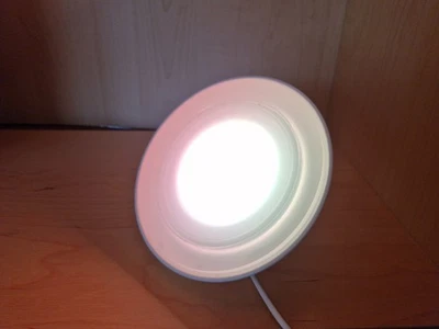 Philips Hue Bloom White & Colour Ambiance LED Table Lamp - White - VGC - Image 1 of 4
