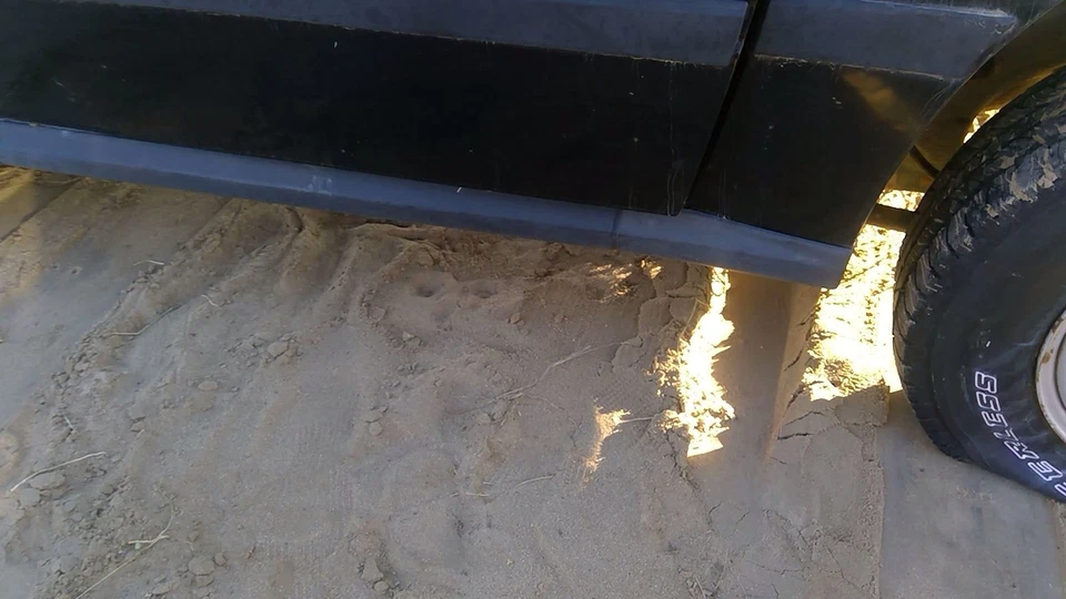 Juego de molduras basculante inferior izquierdo Geo Tracker Driver 1996 OEM Lh Foto 2 de 4