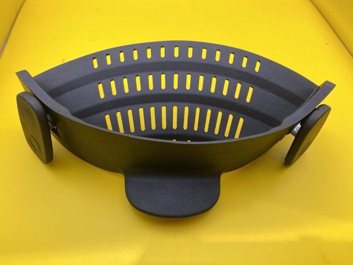 Silicone Clip On Pan Strainer / Colander - Picture 2 of 5
