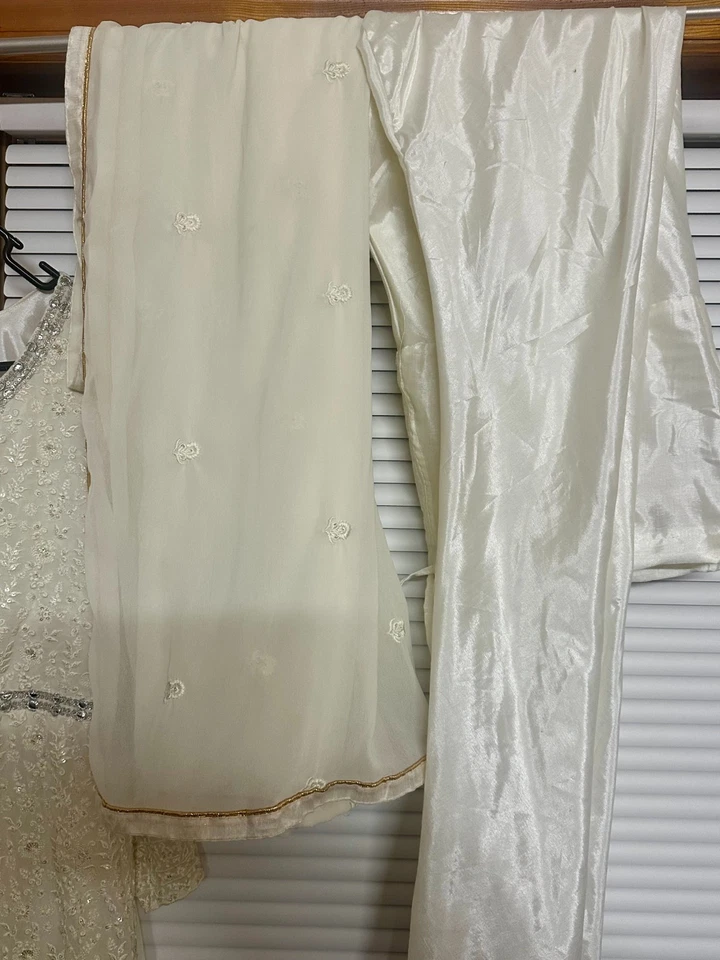 Salwar Kameez Foto 4 de 4