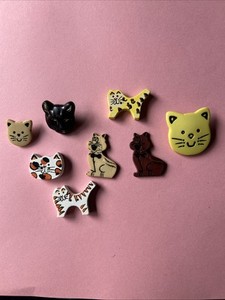 RARE VTG 1980’s CAT BUTTONS 3/4” to 1  1/8”, 5 are plastic, 3 wooden, Never Used